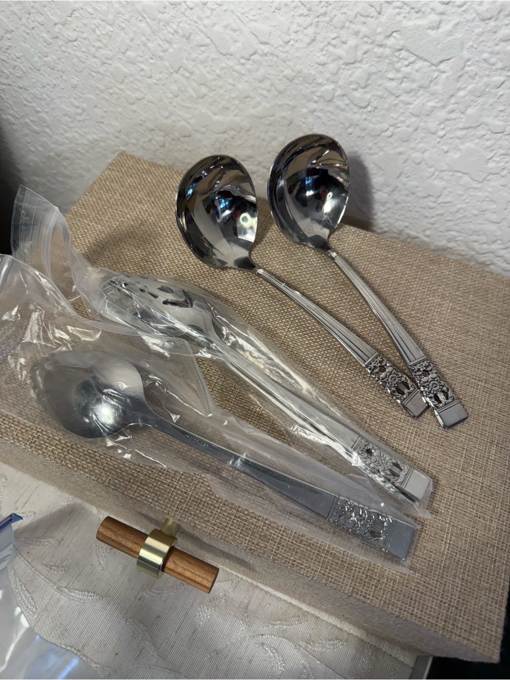 Oneida Coronation Stainless Serving Spoon Lot of 5 Pieces (3 sealed) 8.25”